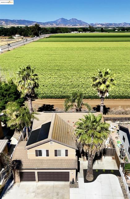 3985 S Coral Ct, Discovery Bay CA: https://media.crmls.org/mediaz/f65b8c1d-56a5-4842-a90d-59cbca0c7c1d.jpg