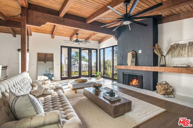 9265 Thrush Way, Los Angeles CA: https://media.crmls.org/mediaz/f65ba46f-5eea-4cf9-92f2-c4044de9fb82.jpg