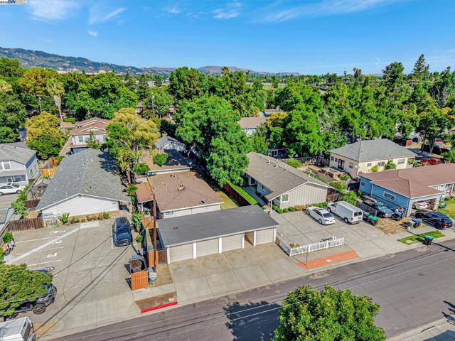 4655 Augustine St, Pleasanton CA: https://media.crmls.org/mediaz/f65bfeef-e889-4df9-a15d-5746eb53bab1.jpg