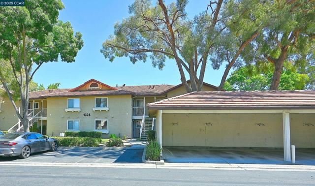 1324 Chateau Cmn, Livermore CA: https://media.crmls.org/mediaz/f65c7062-b5e3-409b-bdf2-fdb09e58d5e8.jpg