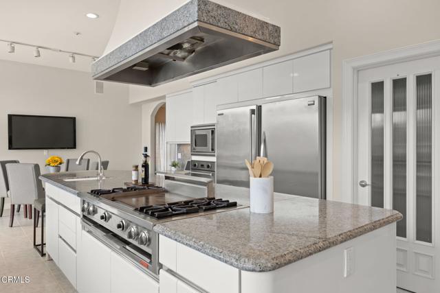 3097 Bayshore Avenue, Ventura CA: https://media.crmls.org/mediaz/f65d0e3d-f92b-4564-b7f7-b8372adb305c.jpg