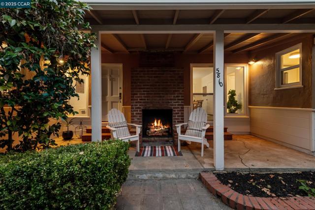 5810 Estates Dr, Oakland CA: https://media.crmls.org/mediaz/f65d465c-9777-4e5e-8ad9-eac8873d2334.jpg