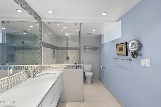 4335 Marina City, Marina del Rey CA: https://media.crmls.org/mediaz/f65db8eb-94ae-4f23-9c11-d301ad35aca4.jpg