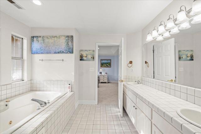 17 Bella Vista Lane, Gilroy CA: https://media.crmls.org/mediaz/f65e0d76-f62b-4600-99de-54894fb2926f.jpg