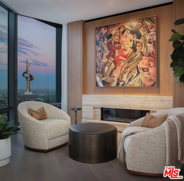 211 W Elm Court, Los Angeles CA: https://media.crmls.org/mediaz/f65e22a5-9a18-4812-87a2-8d34e462c69c.jpg