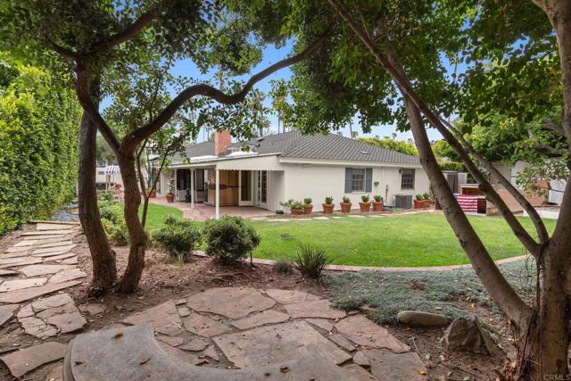 315 Mira Monte, La Jolla CA: https://media.crmls.org/mediaz/f65eaad2-0030-41ee-ad35-107c72399297.jpg
