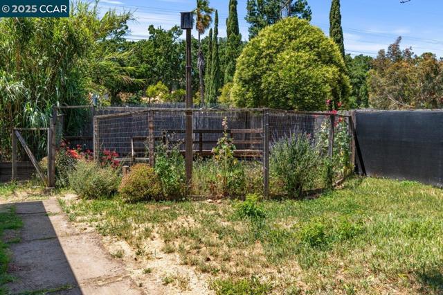 212 Towers Dr, Pacheco CA: https://media.crmls.org/mediaz/f65ee5b6-11ad-4600-bdd3-d235566ee183.jpg
