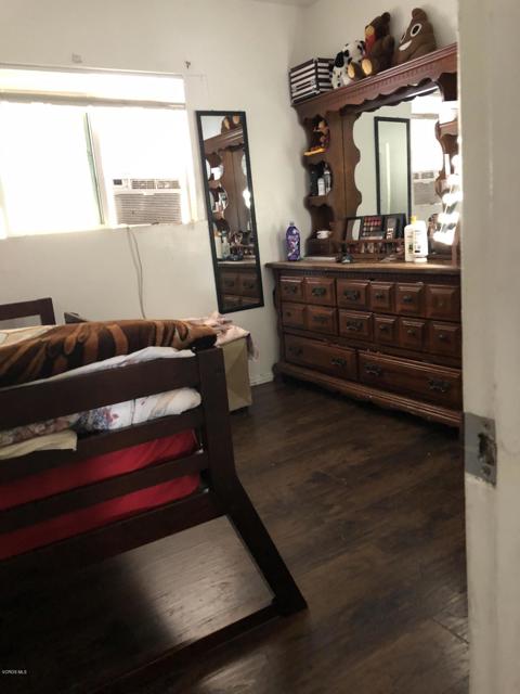 361 E Guava Street, Oxnard CA: https://media.crmls.org/mediaz/f65eedc2-fd7d-4925-b6ed-5eb0db561d36.jpg