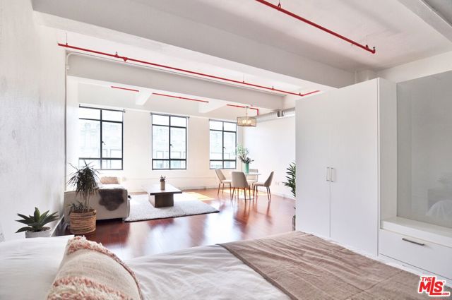849 S Broadway, Los Angeles CA: https://media.crmls.org/mediaz/f65f4f8d-d96d-4add-9a52-07aefbef13f4.jpg