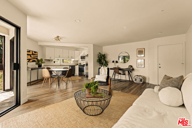 950 N Kings Road, West Hollywood CA: https://media.crmls.org/mediaz/f65f5526-59f7-4189-a512-d88e49038a13.jpg