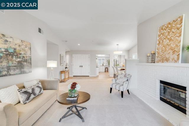 4332 Terra Granada Dr, Walnut Creek CA: https://media.crmls.org/mediaz/f65f59db-c555-4507-8f20-89f8e3afbdbe.jpg