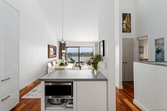 2399 Jefferson St, Carlsbad CA: https://media.crmls.org/mediaz/f65f777c-4f22-4769-93fd-1d2f2dd2a06a.jpg