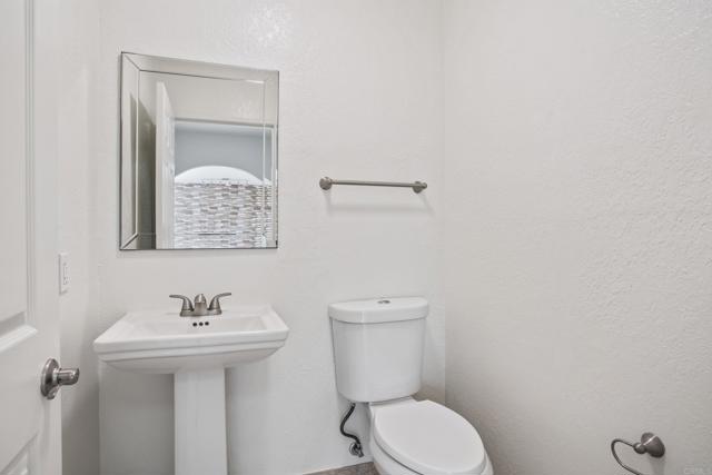 Detail Gallery Image 21 of 48 For 11000 Meadow Glen Way East, Escondido,  CA 92026 - 3 Beds | 2/1 Baths