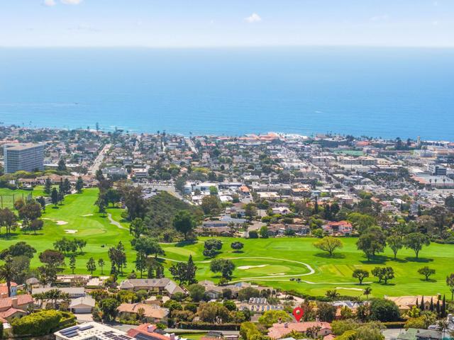 7330 Brodiaea Way, La Jolla CA: https://media.crmls.org/mediaz/f65f8622-15ac-4efe-a1be-f3b7fa00cf53.jpg