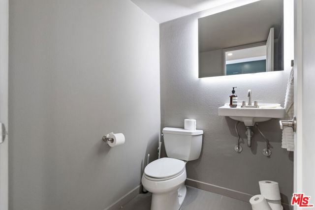 716 Maltman Avenue, Los Angeles CA: https://media.crmls.org/mediaz/f65fe37f-6f45-48ca-a59c-983693ce6573.jpg
