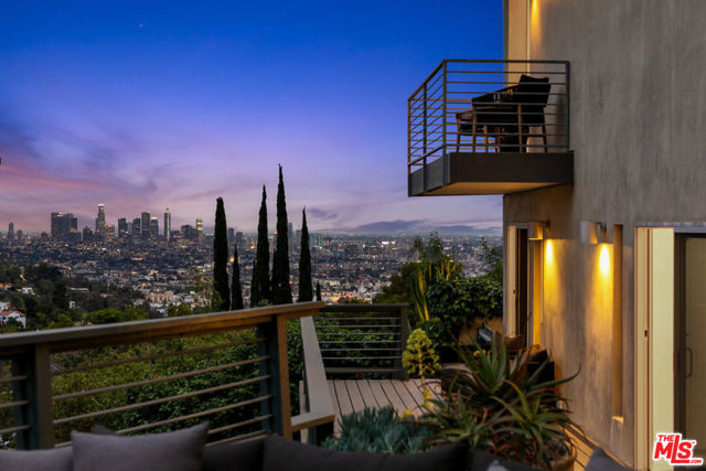 2742 Creston Drive, Los Angeles CA: https://media.crmls.org/mediaz/f6600464-ec0f-4218-8230-d51fdc0d491c.jpg