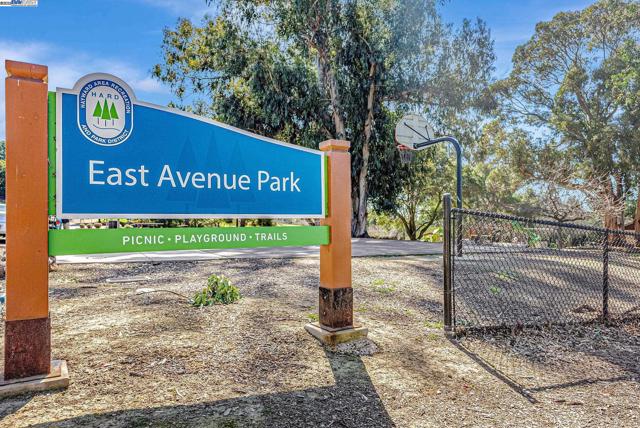 25660 Paul Ct, Hayward CA: https://media.crmls.org/mediaz/f6604f5b-7128-4129-a57c-bfd2812baceb.jpg