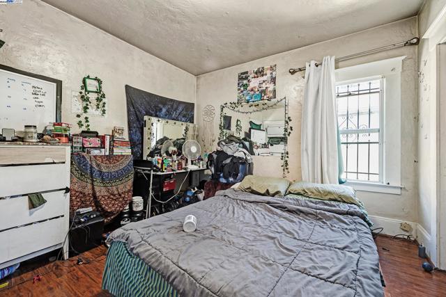 2309 High St, Oakland CA: https://media.crmls.org/mediaz/f660e402-bd1f-47ff-b87d-19a646914c2b.jpg