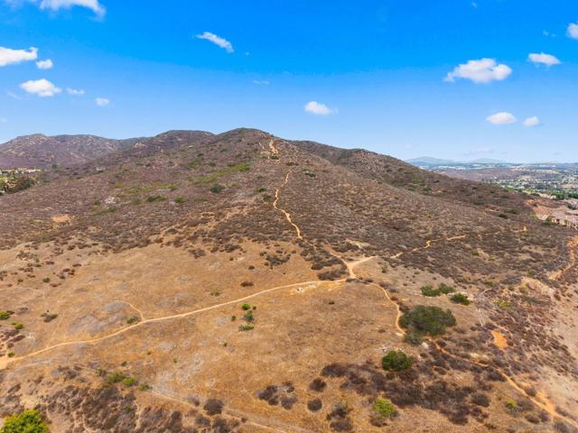 13034 Wimberly Sq, San Diego CA: https://media.crmls.org/mediaz/f660f02b-c6da-4372-821c-9bf511f0b127.jpg
