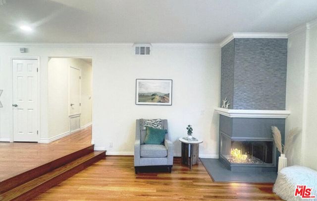 14271 Dickens Street, Sherman Oaks CA: https://media.crmls.org/mediaz/f661c70a-586d-40a0-9926-89328975ede5.jpg