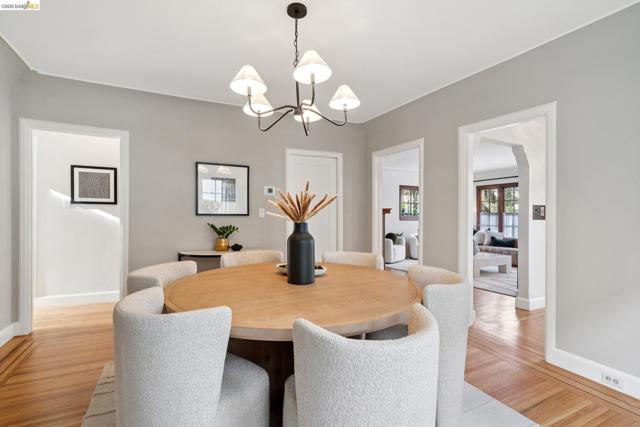 Image 13 of 46 For 741 Grosvenor Pl