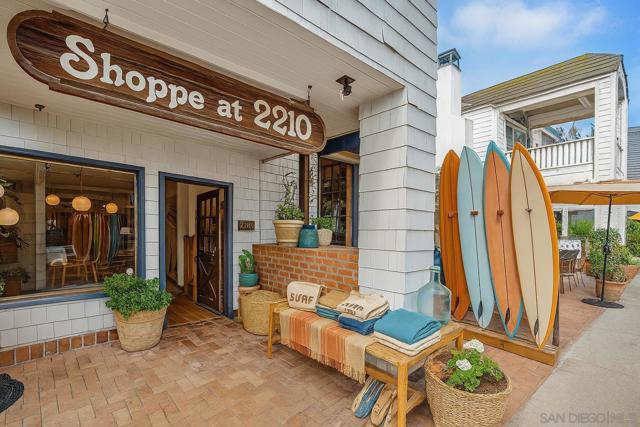 2210 Avenida De La Playa, La Jolla CA: https://media.crmls.org/mediaz/f6621159-4202-445a-99b1-13e10d2b92d6.jpg