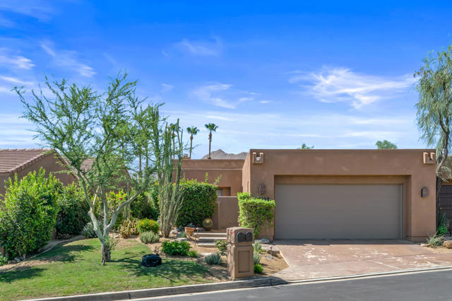 73259 Boxthorn Lane, Palm Desert CA: https://media.crmls.org/mediaz/f6626d1c-ee6a-41c3-afe2-5a5f46e57342.jpg