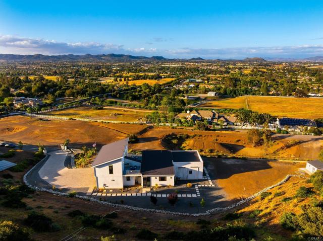 42950 Ivy Street, Murrieta CA: https://media.crmls.org/mediaz/f6635d20-1b59-4560-aebc-2823fccff739.jpg