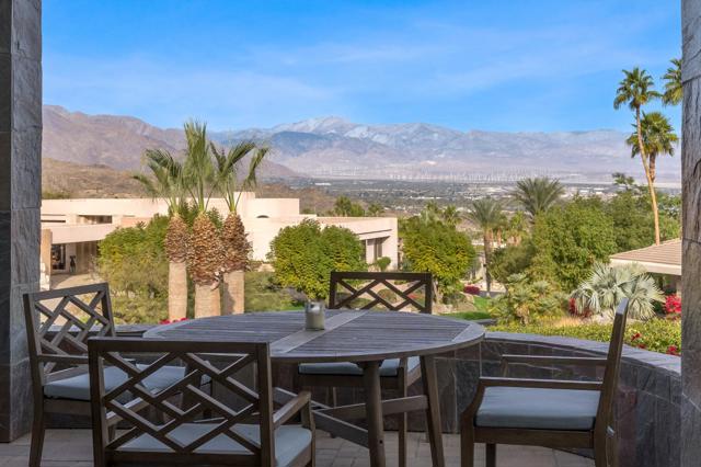 15 Buena Vista Court, Rancho Mirage CA: https://media.crmls.org/mediaz/f66377f4-5ed5-4d1e-84b2-ffdb7a20e3f6.jpg