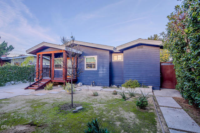 Detail Gallery Image 3 of 42 For 3363 Hollydale Dr, Los Angeles,  CA 90039 - 3 Beds | 3/1 Baths