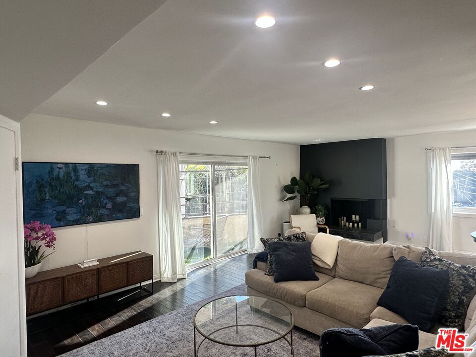451 S Barrington Avenue #202