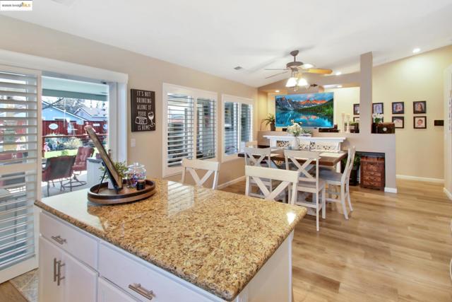 3050 Browning Ct, Brentwood CA: https://media.crmls.org/mediaz/f663c3e7-d5af-4b13-83bb-576330e51025.jpg