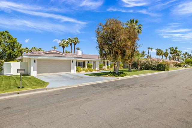 75322 Desert Park Drive, Indian Wells CA: https://media.crmls.org/mediaz/f663c5c4-72cd-4db0-9289-1a2a8762a77d.jpg