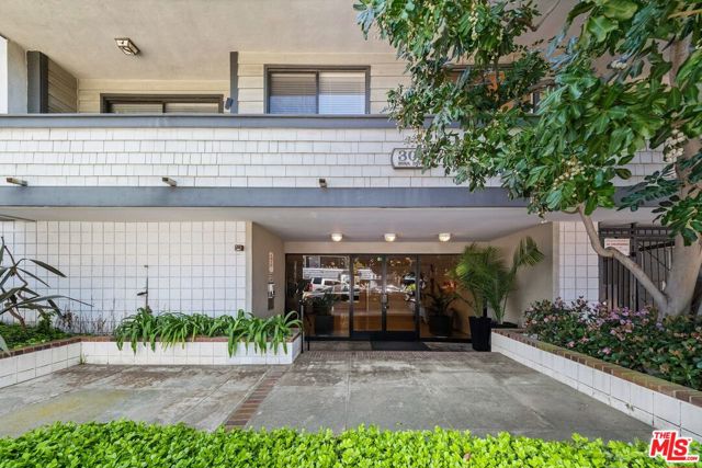 306 BORA BORA Way, Marina del Rey CA: https://media.crmls.org/mediaz/f664140b-f77d-4b2a-ab7e-847c73e23746.jpg