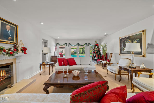 Detail Gallery Image 8 of 63 For 4240 Reyes Dr, Los Angeles,  CA 91356 - 4 Beds | 4/1 Baths