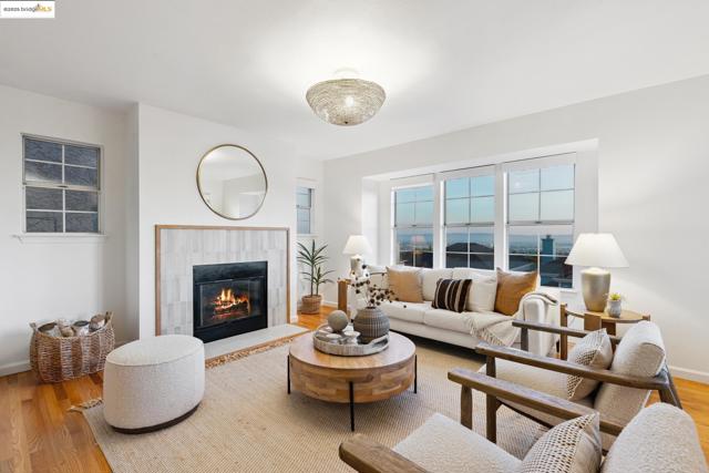 4353 Terrabella Way, Oakland CA: https://media.crmls.org/mediaz/f66540b9-e2ec-467e-9792-130c32b05f9c.jpg