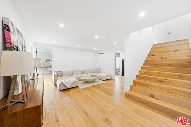 23812 Malibu Crest Drive, Malibu CA: https://media.crmls.org/mediaz/f6655d41-388f-42ec-a1a4-40e7529ba75f.jpg
