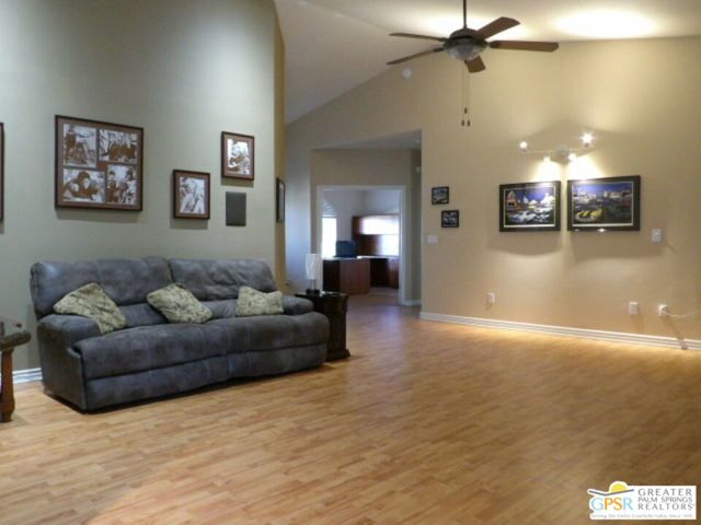 6950 Oak View Court, Oak Hills CA: https://media.crmls.org/mediaz/f66593d8-eaae-4bf9-a7cd-f616f4dfbfe9.jpg