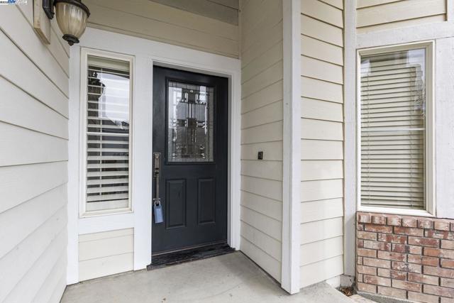 143 Shelterwood Ln, Danville CA: https://media.crmls.org/mediaz/f665ed6c-039d-4c6c-9bf8-00ce35005192.jpg