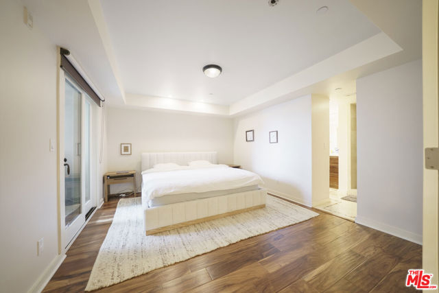 642 Hermosa Avenue, Hermosa Beach CA: https://media.crmls.org/mediaz/f6667c77-52b0-4d1b-a154-8ff295605a5f.jpg