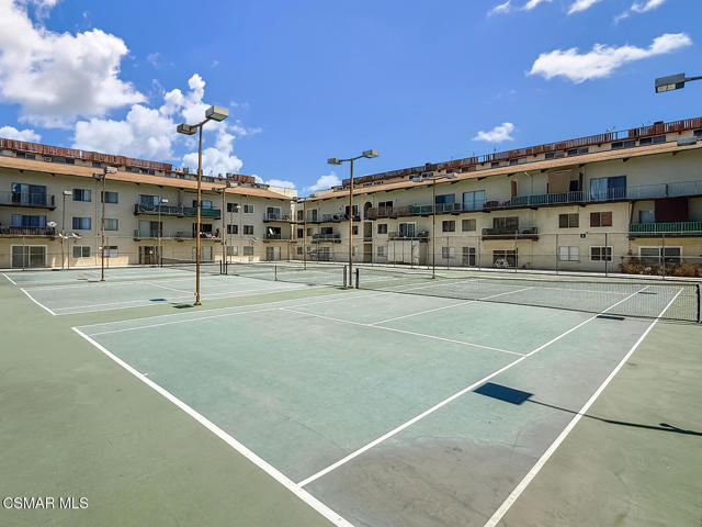 5460 White Oak Avenue, Encino CA: https://media.crmls.org/mediaz/f666d07a-4fd6-415b-8b04-47e736a49979.jpg