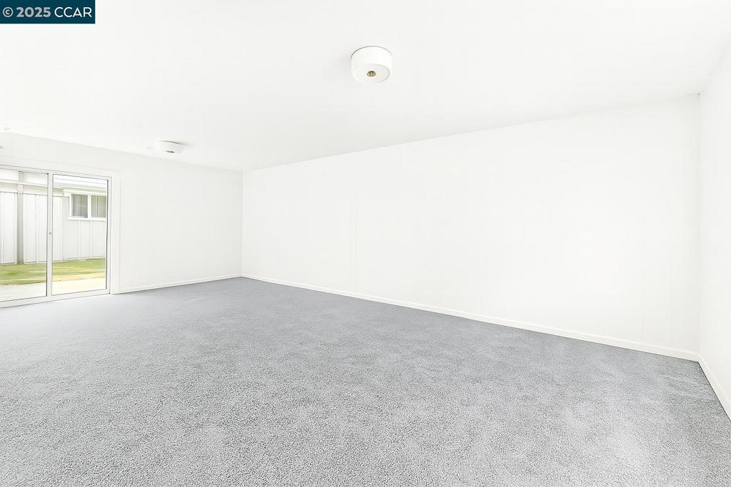https://media.crmls.org/mediaz/f6670951-8b67-4006-9e20-98cd6b7607dc.jpg?preset=X-Large