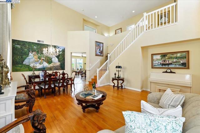250 BRIDGEWATER RD, Hayward CA: https://media.crmls.org/mediaz/f66783e1-076d-43a6-ba7a-b9abdbf14e72.jpg