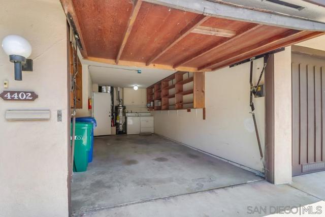 4402 Collwood Ln, San Diego CA: https://media.crmls.org/mediaz/f6678a88-d6f8-4f64-81eb-6933e946287f.jpg