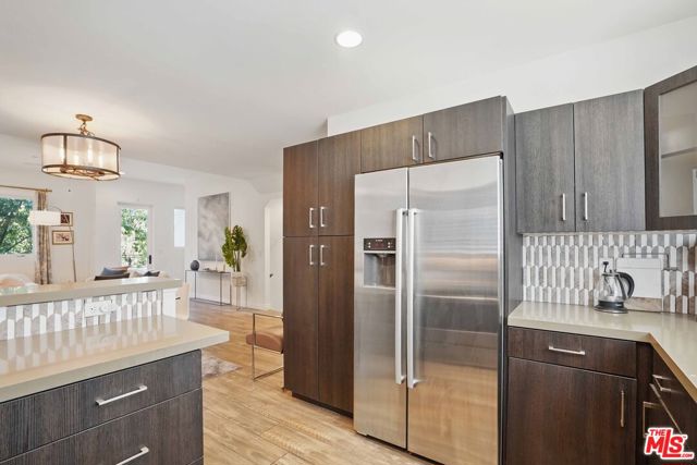 4541 Colfax Avenue, Studio City CA: https://media.crmls.org/mediaz/f6687a22-e5d0-4021-affd-1e6c9353d047.jpg