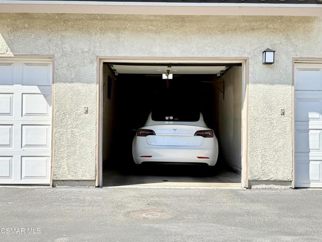 5824 Oak Bend Lane, Oak Park CA: https://media.crmls.org/mediaz/f668bd61-8688-478b-90e5-5741e66fa2e3.jpg