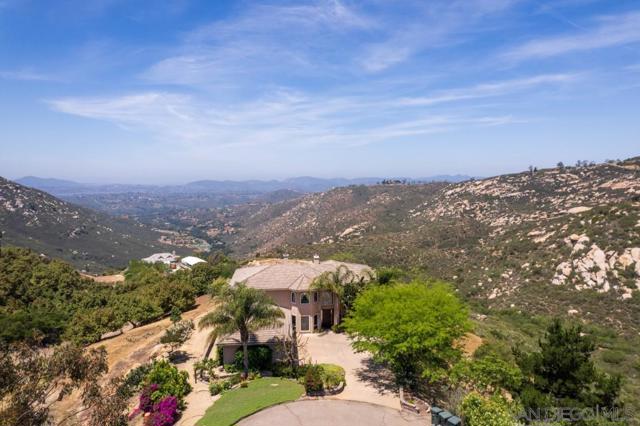 16677 Falcon Heights Rd, Ramona CA: https://media.crmls.org/mediaz/f6693626-f6fc-4c5b-afaa-040d593fc849.jpg