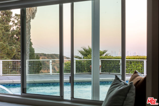 2224 Hercules Drive, Los Angeles CA: https://media.crmls.org/mediaz/f66a9d09-6ecb-4e10-9565-865232e0f28b.jpg