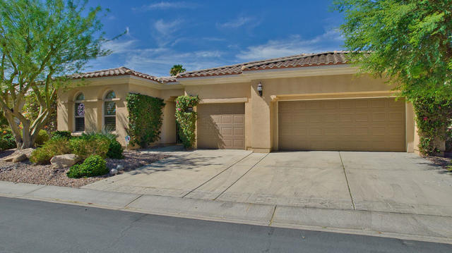 81157 Avenida Sombra, Indio CA: https://media.crmls.org/mediaz/f66a9e3f-2b47-4277-a158-b680a43278b9.jpg