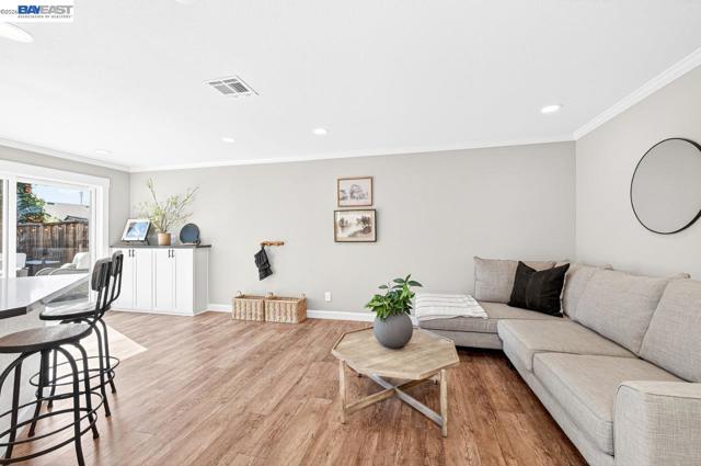 907 Hazel St, Livermore CA: https://media.crmls.org/mediaz/f66addb5-2525-436f-bb0e-19851f320d51.jpg